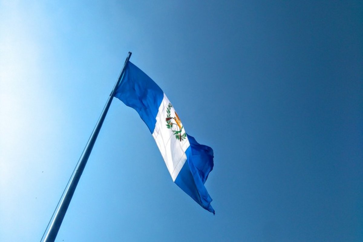 Azul o celeste, de qué color es la bandera argentina? 