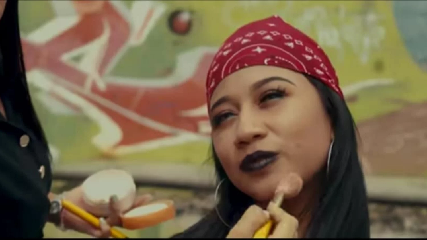 Esme La Chapina, así incursiona en la música la influencer guatemalteca