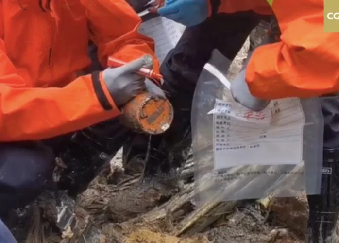 Video: Hallan caja negra del avión que se estrelló en China, pero a ningún  superviviente