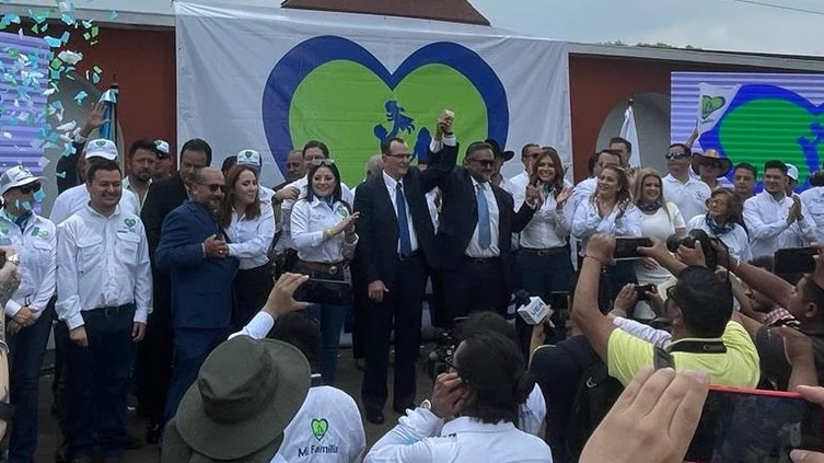 Julio Rivera Clavería y José Urrutia es el binomio presidencial del partido Mi Familia. (Foto: Mi Familia)