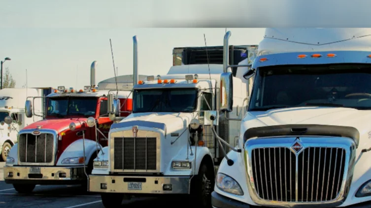 Gremial de Transporte Especializado de Combustible rechaza las nuevas regulaciones en la autopista.