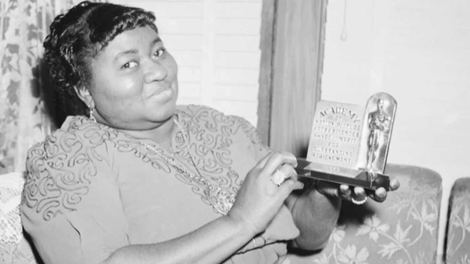 Hattie McDaniel, la primera actriz negra en ganar un Oscar y con dos  estrellas en el