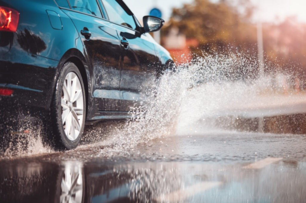 Sigue Estos Consejos Para Conducir Bajo La Lluvia