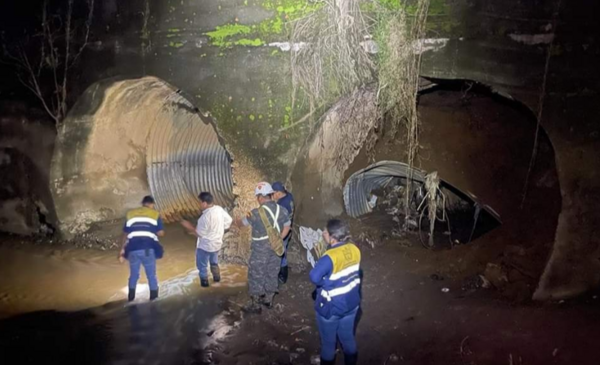 Colegios suspenden clases por hundimiento en el kilómetro 17.5 de ruta