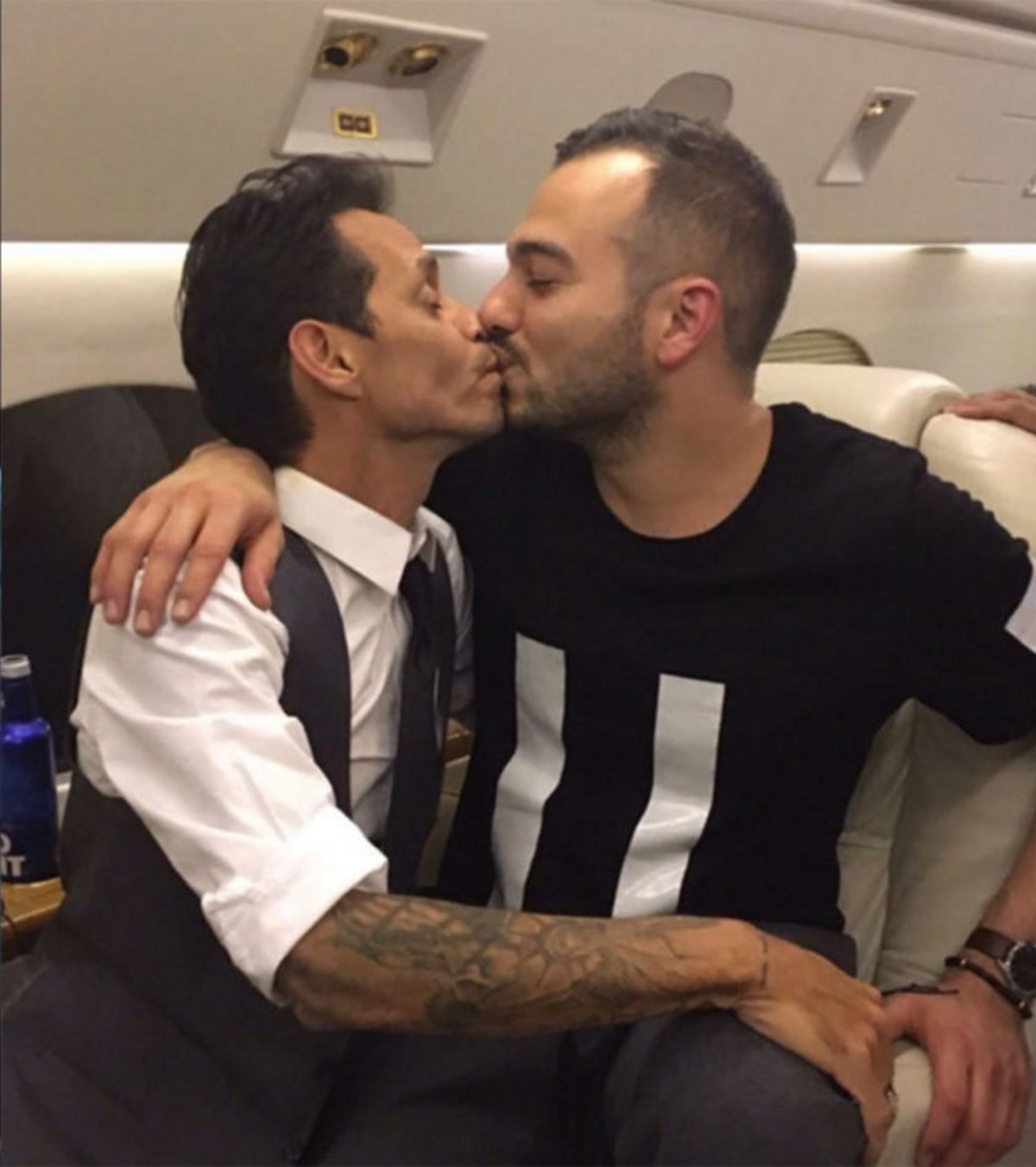 Ya viste el beso de Marc Anthony y Maluma?