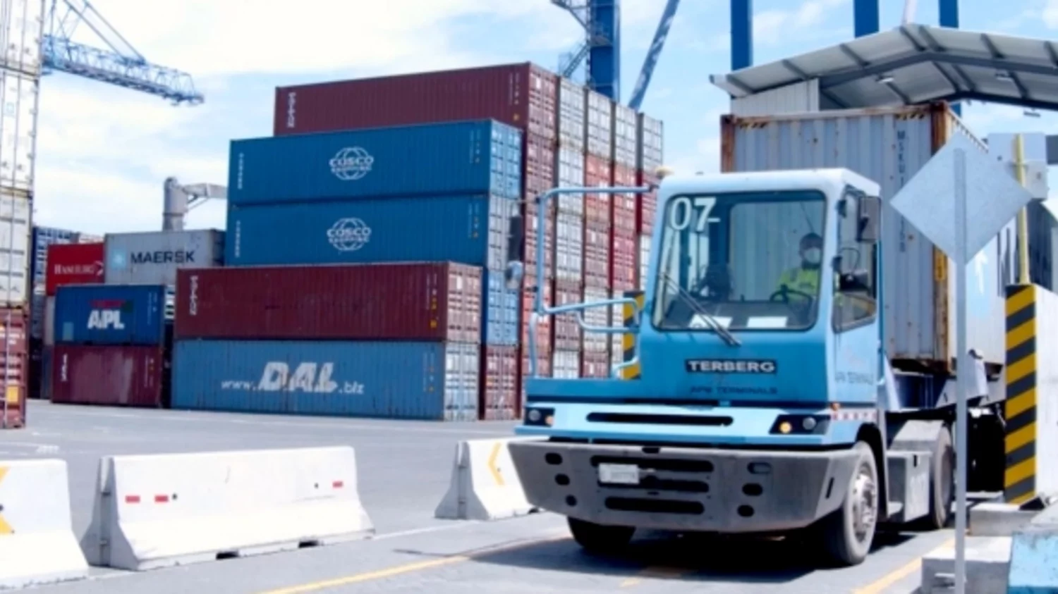 APM Terminals Quetzal revisar todos los contenedores con